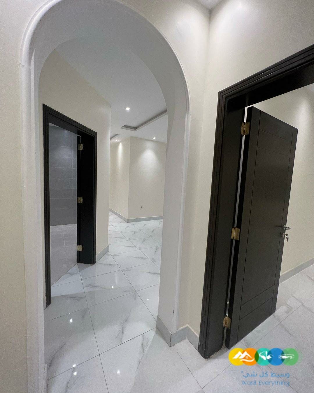 شقة 5 غرف أمامية بمدخلين جاهزة