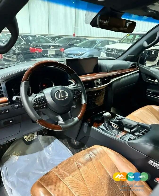 لكزس LX570-2021 بلاك اديشن