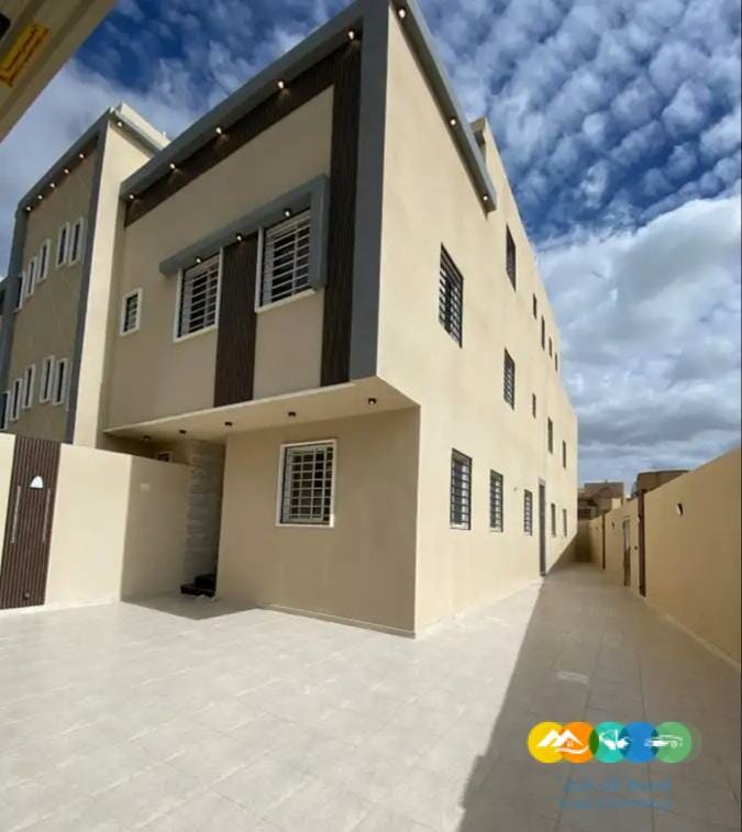 شقق أرضية وروفات علويه