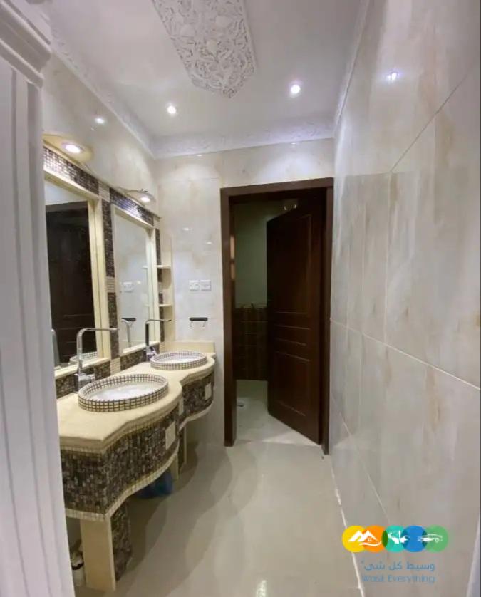 للبيع دور ارضي الرياض حي طويق