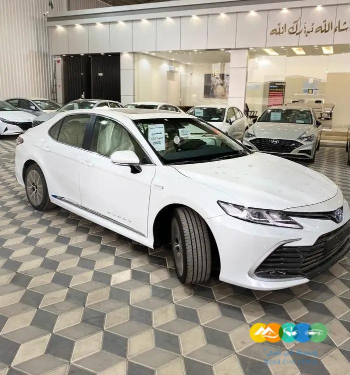 تويوتا كامري GLE هايبرد 2023