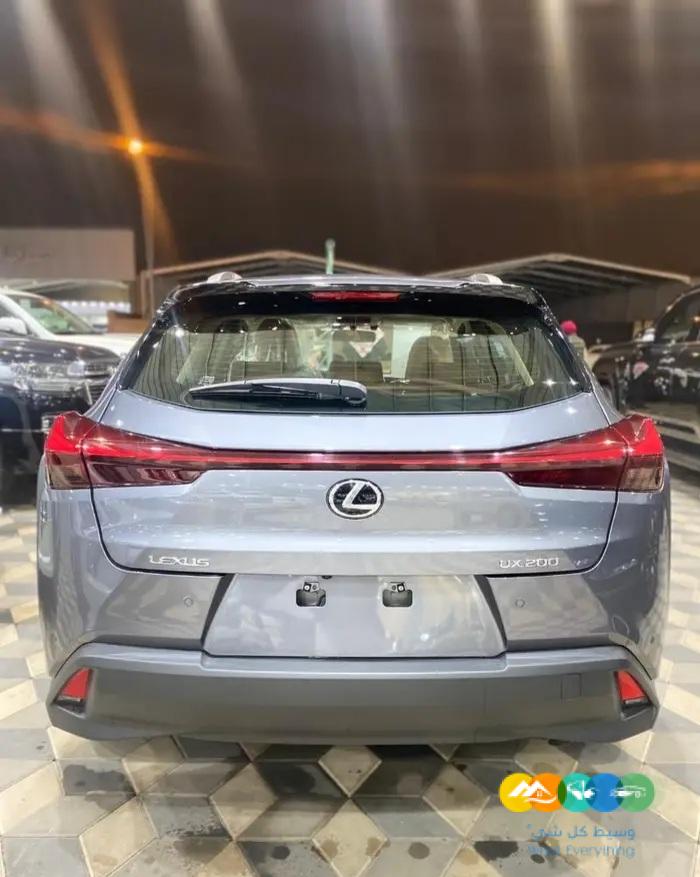 لكزس UX200 2022