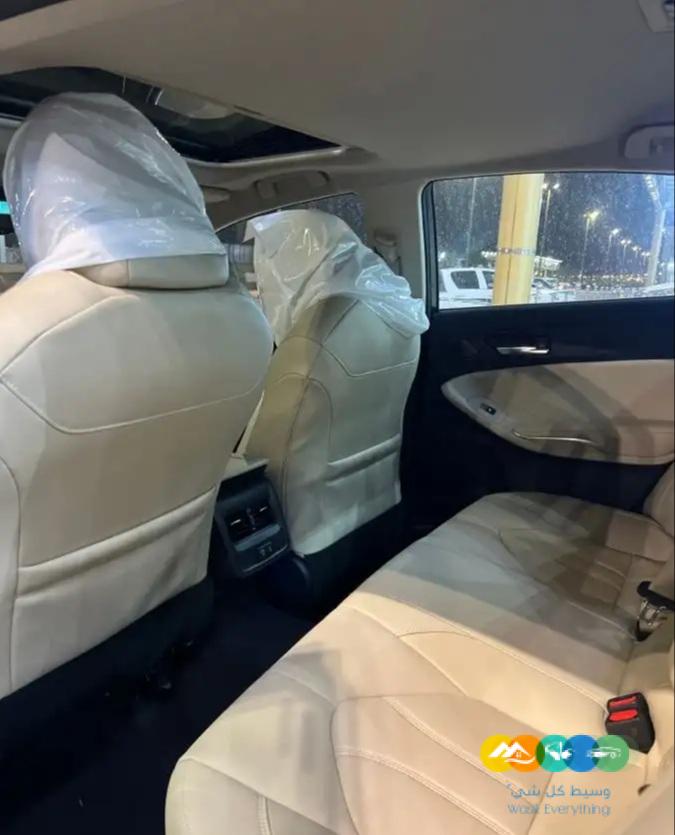 تويوتا افالون ليمتد ابيض لؤلؤي