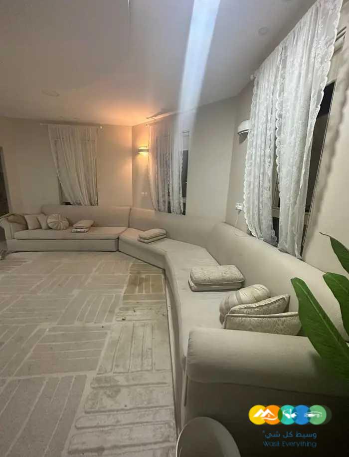 كنب لون فاتح سكري