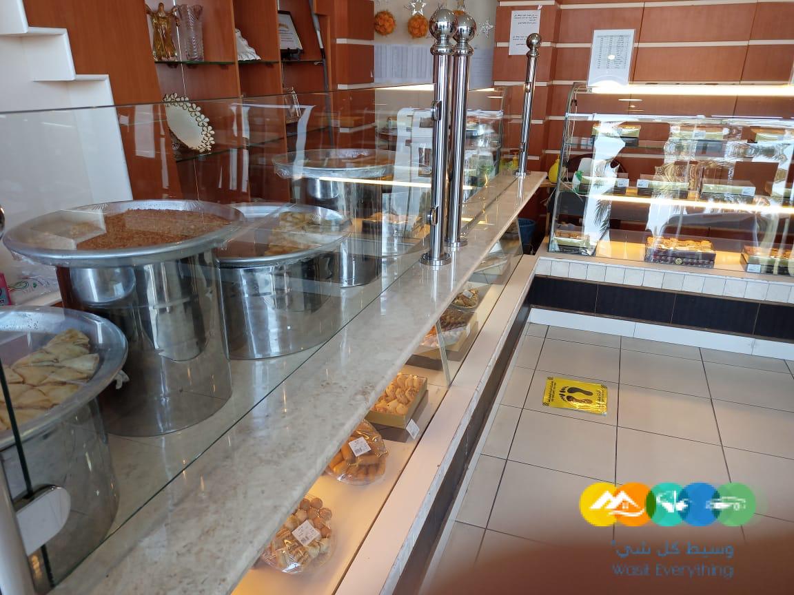 محل حلويات للتقبيل