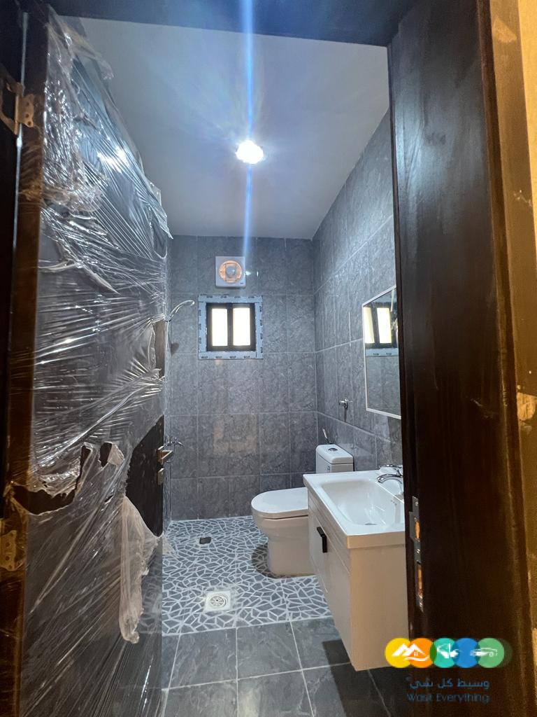 شقه فاخره للبيع 4 غرف افراغ