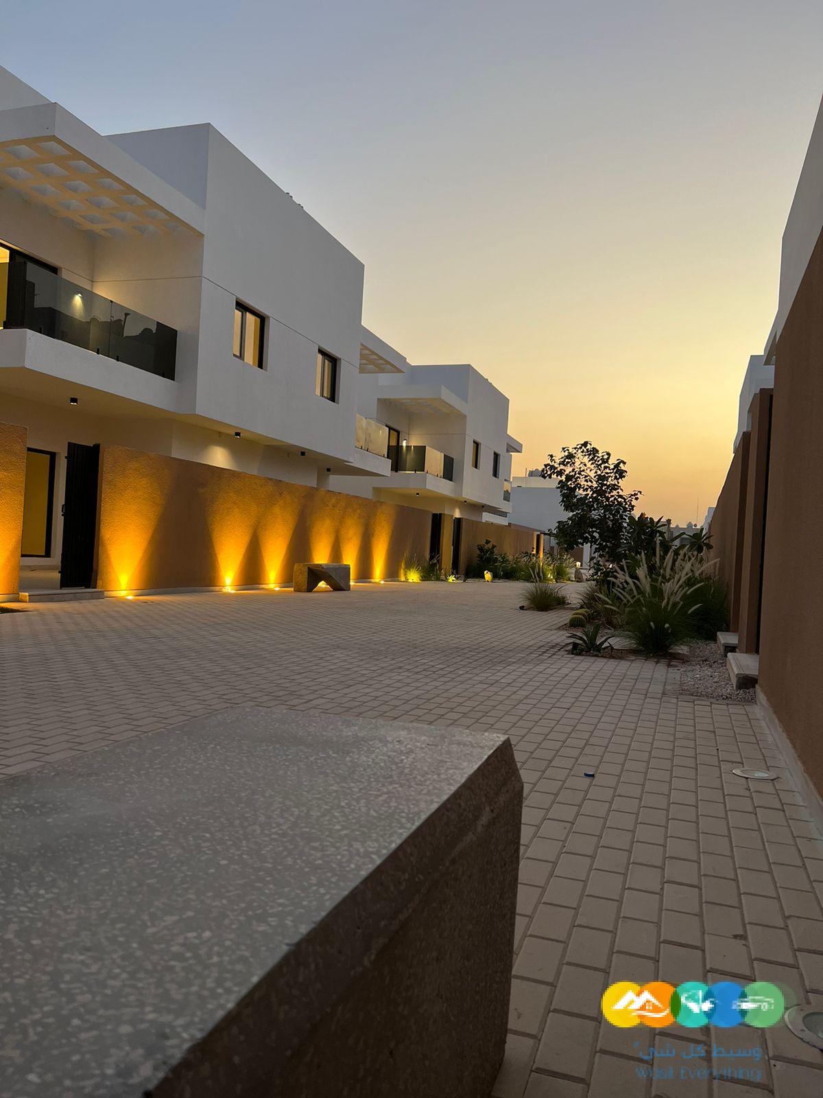 فلل للايجار في مجمع سكني