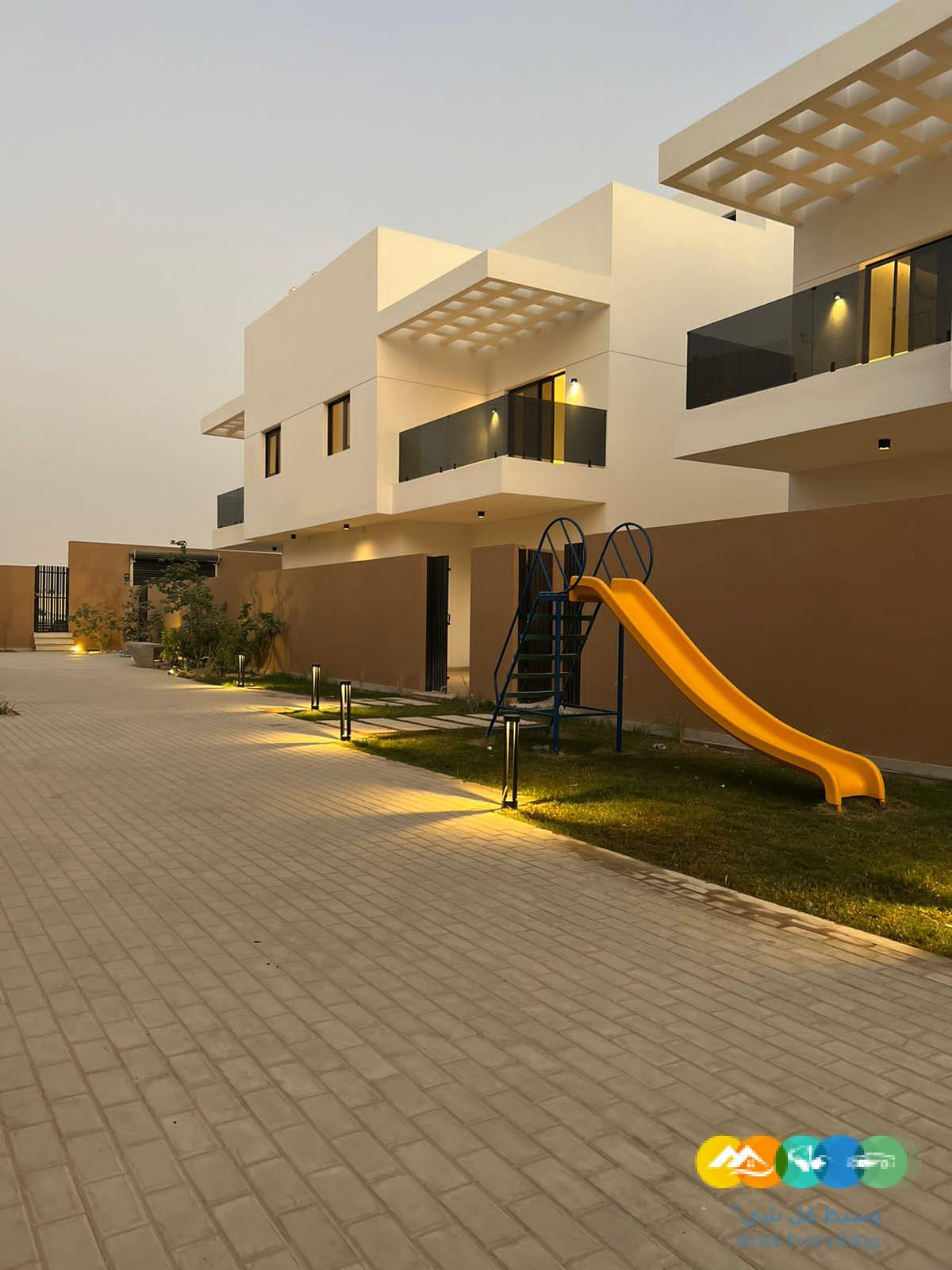 فلل للايجار في مجمع سكني