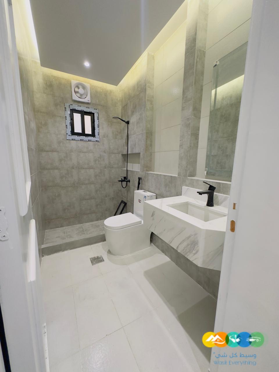 شقه فاخره 5 غرف للبيع