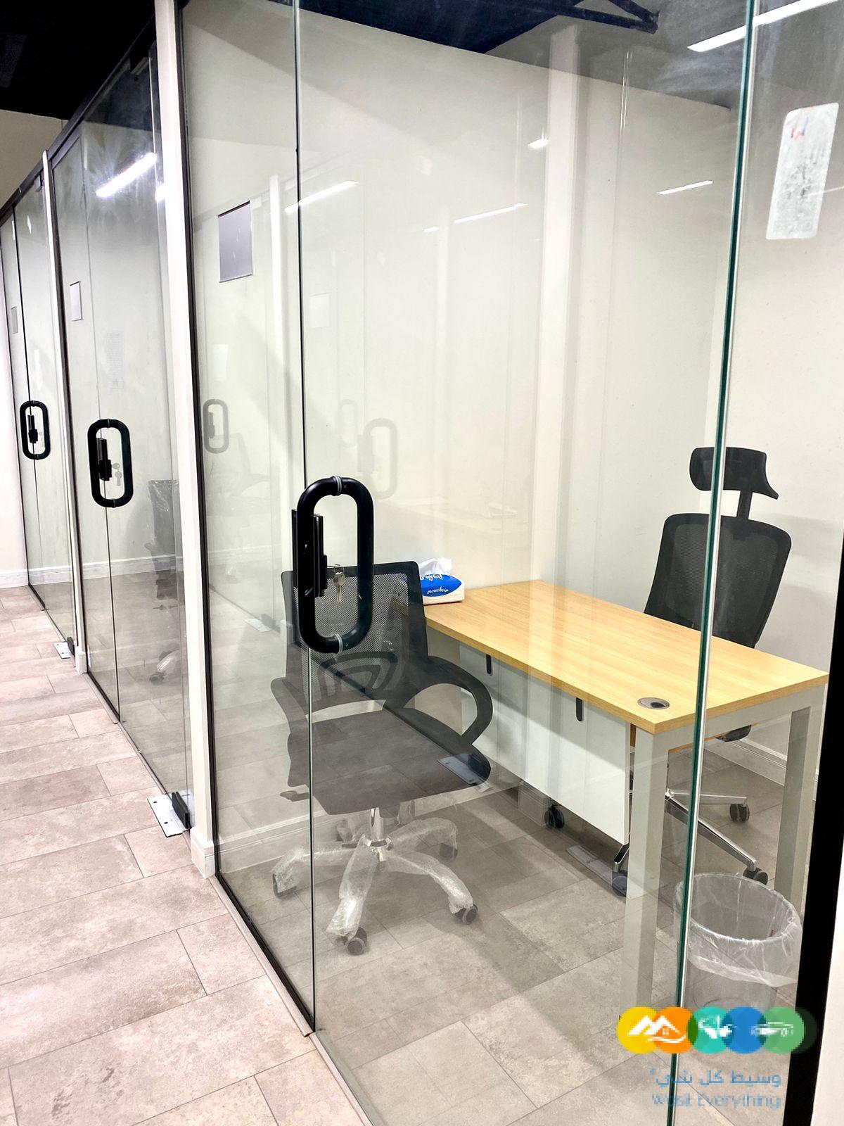 مكاتب للايجار مؤثثة بالكامل