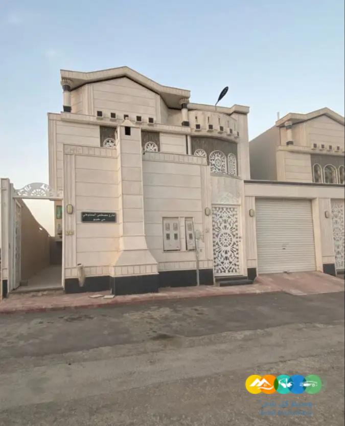 للبيع فله درج صاله وشقتين