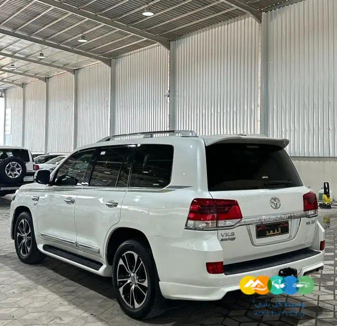 لاندكروزر VXS اعلى فئة 2021 ( تم البيع)