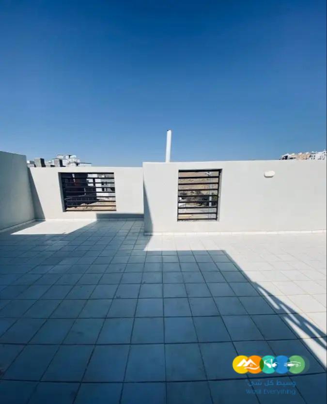 فلل على شارعين دورين وملحق فخمة