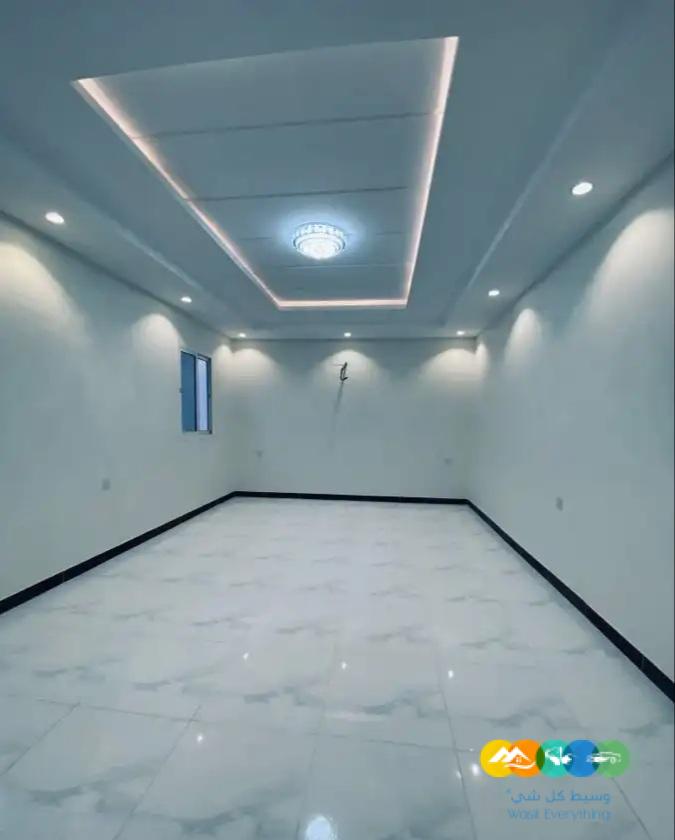 فلل على شارعين دورين وملحق فخمة