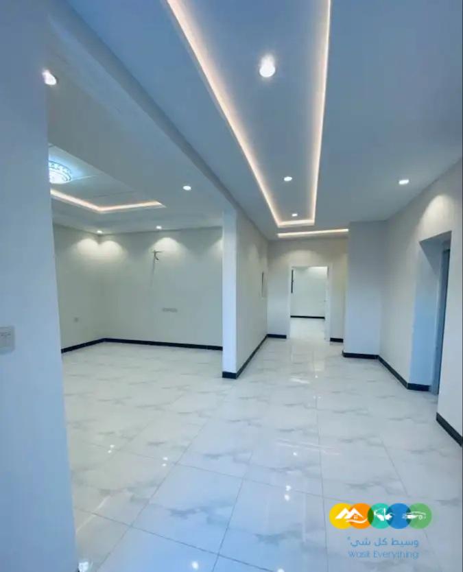 فلل على شارعين دورين وملحق فخمة