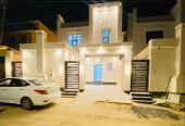 فلل كلاسيكيه مع حديقة وشلالات خارجية