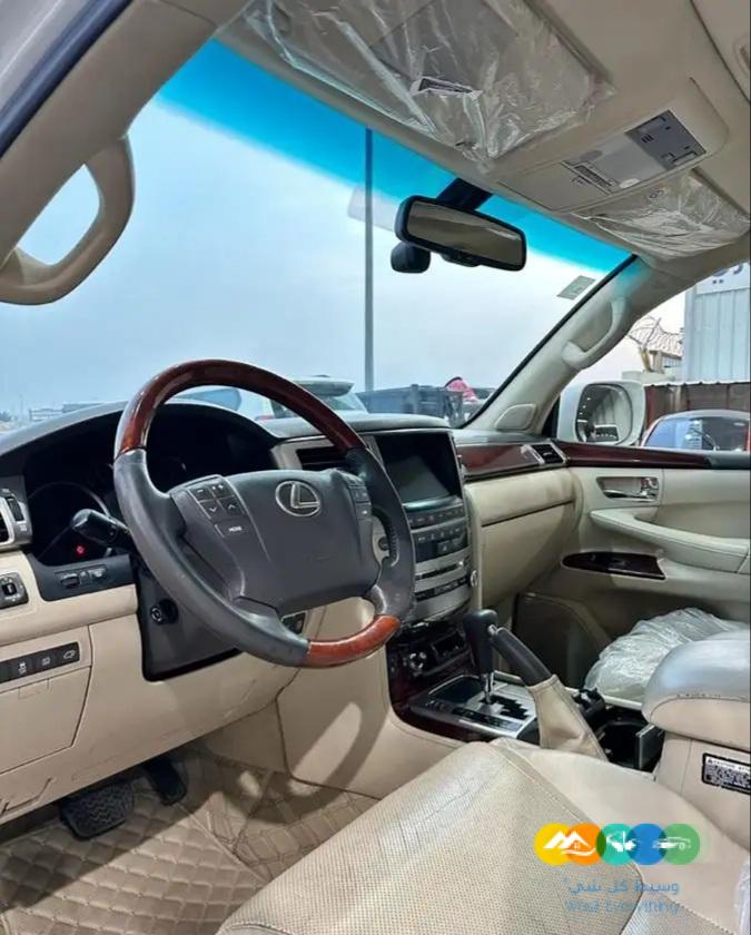 لكزس -LX570-2013 فل كامل قمة النظافه