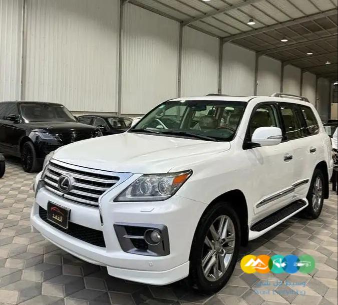 لكزس -LX570-2013 فل كامل قمة النظافه