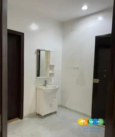 شقه للبيع دور ارضي حى بدر