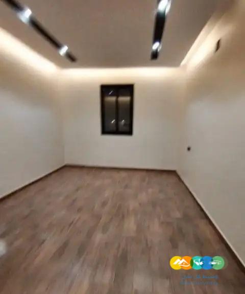 شقه للبيع دور ارضي حى بدر