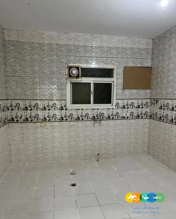 للايجار دور ارضي طويق المساحة 375