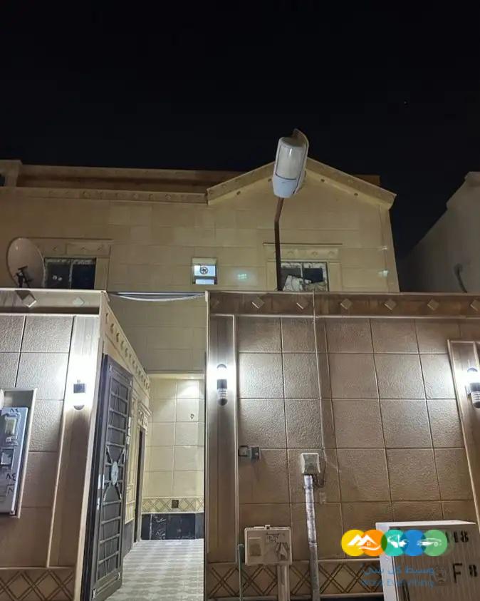 للايجار دور ارضي طويق المساحة 375