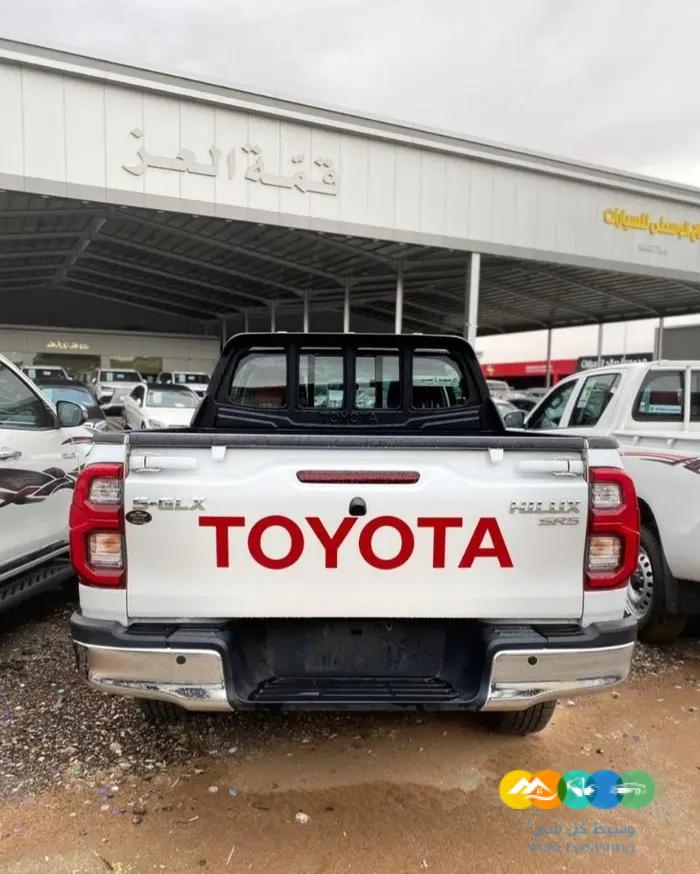 هايلكس غمارتين بنزين قير عادي SGLX م 2023