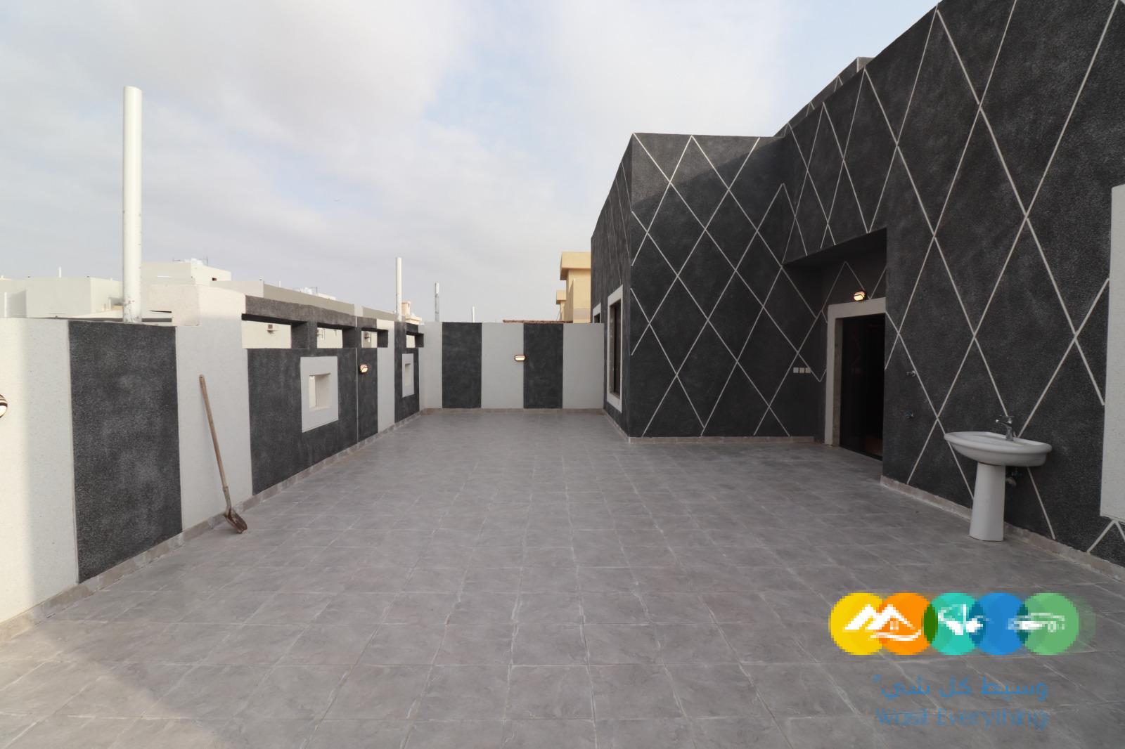 ملحق روف فاخرة 5غرف مع السطح للبيع بسعر منافس