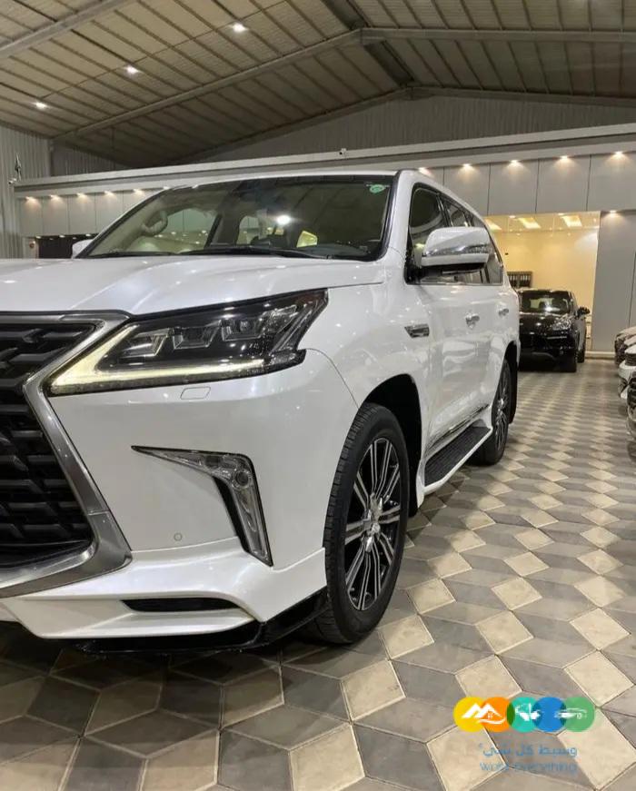 لكزس 2021 بريمي مالك اول