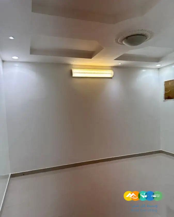 شقه بحي طويق مكونة من 4 غرف وصالة