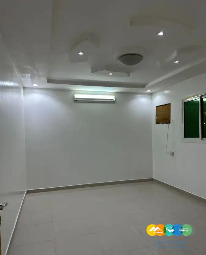 شقه بحي طويق مكونة من 4 غرف وصالة