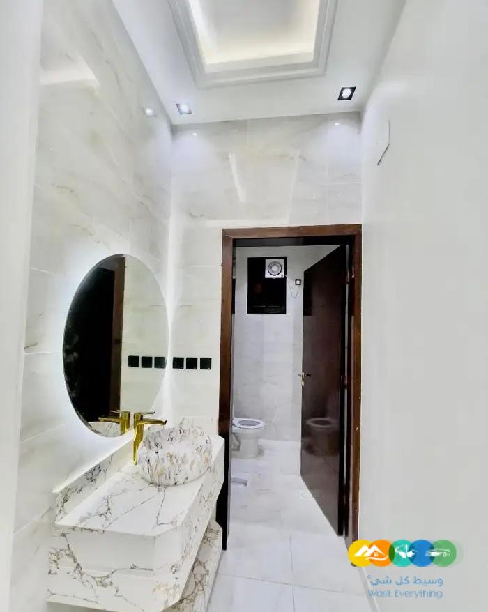 دور ارضي وروف علوي للبيع بحي الموسى