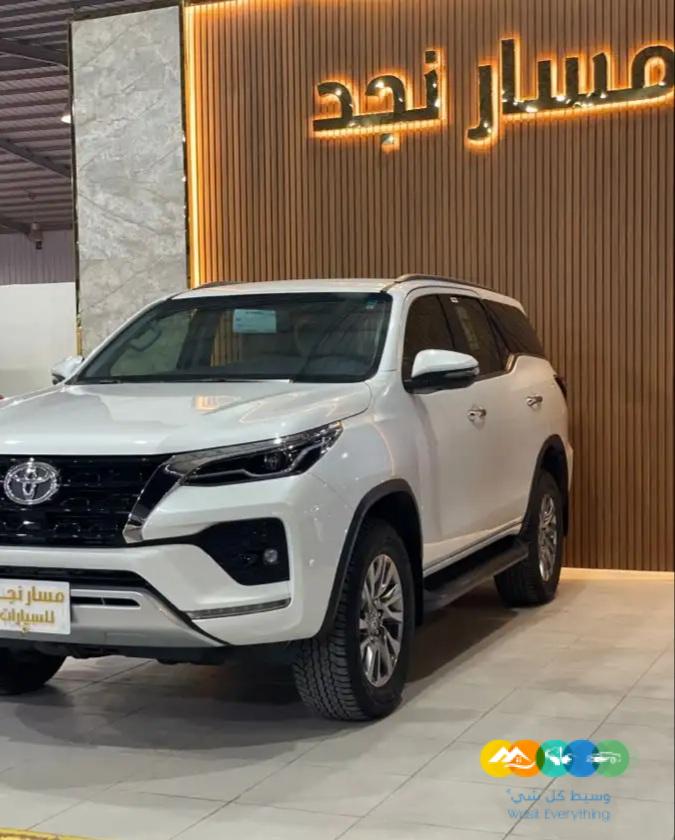 فورتشنر 2023 ديزل بدون رادار (( تم البيع))