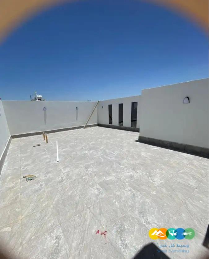 شقق علويه بمداخل مستقله ومصعد راكب وارضيه