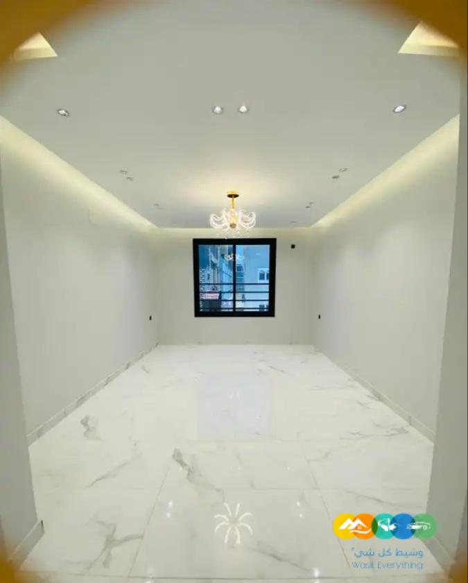 شقق علويه بمداخل مستقله ومصعد راكب وارضيه