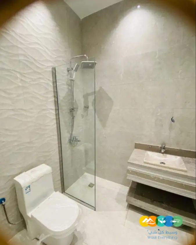 شقق علويه بمداخل مستقله ومصعد راكب وارضيه