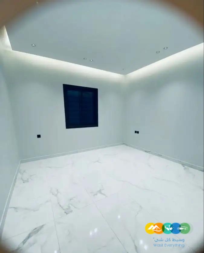 شقق علويه بمداخل مستقله ومصعد راكب وارضيه