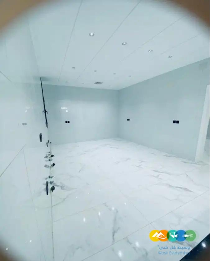 شقق علويه بمداخل مستقله ومصعد راكب وارضيه