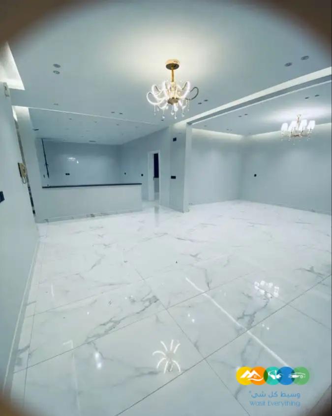 شقق علويه بمداخل مستقله ومصعد راكب وارضيه