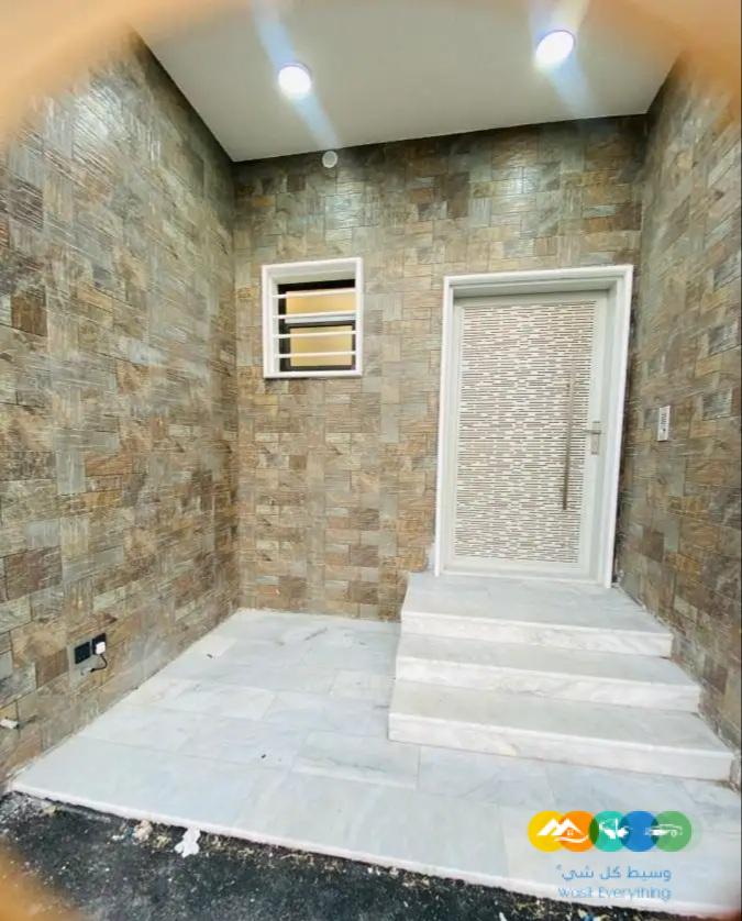 شقق علويه بمداخل مستقله ومصعد راكب وارضيه