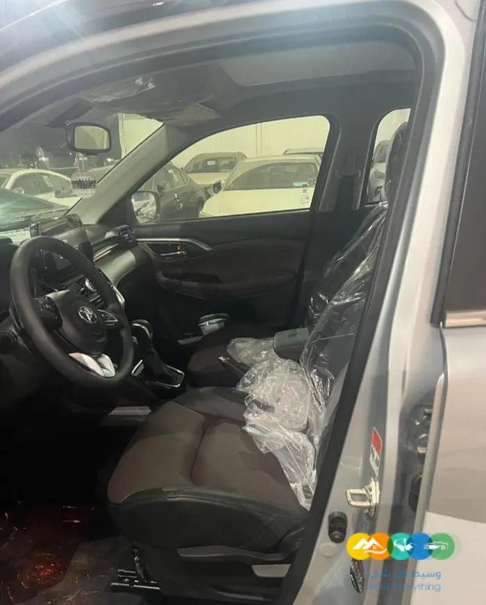 تويوتا اوربان كروز GLX الشكل الجديد 2023