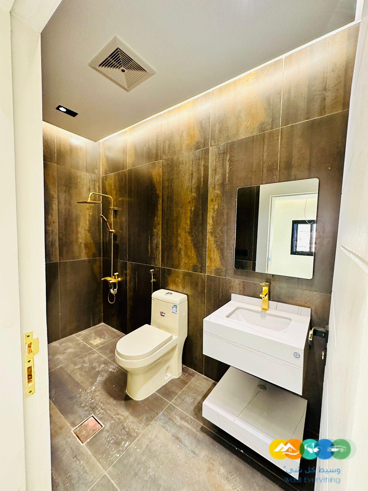 شقة 5 غرف جديدة جاهزة للسكن من المالك مباشرة