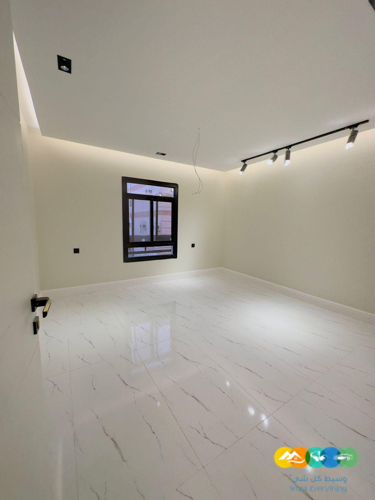 ملحق روف 5 غرف مع السطوح جديد جاهز للسكن