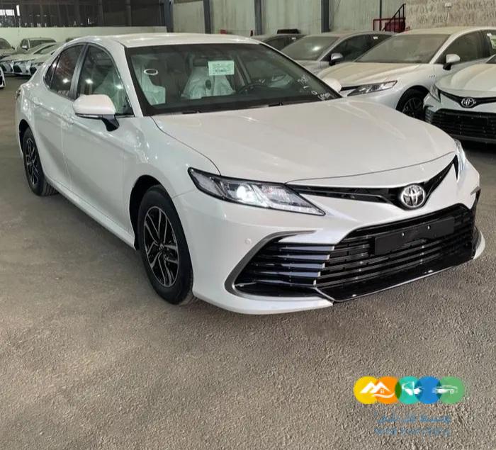 كامري LE مطور 2023 هايبرد اصفار