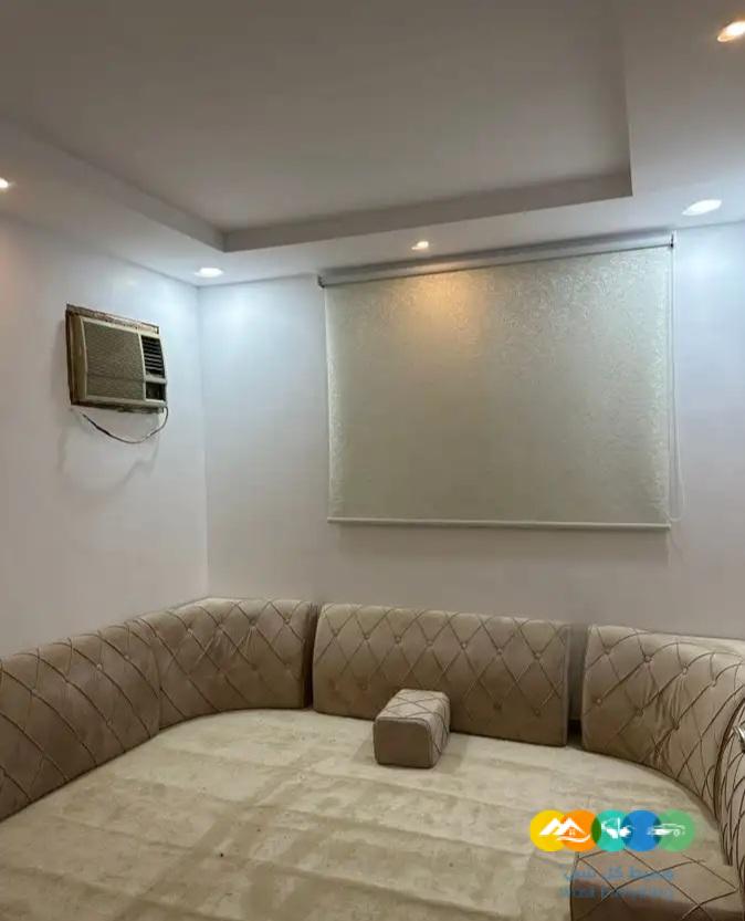 شقه ف الرياض حي طويق موثثة (( تم تاجير ))