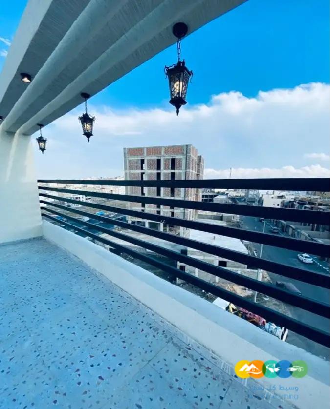 شقق ارضية وعلوية مساحة 220 _ 240