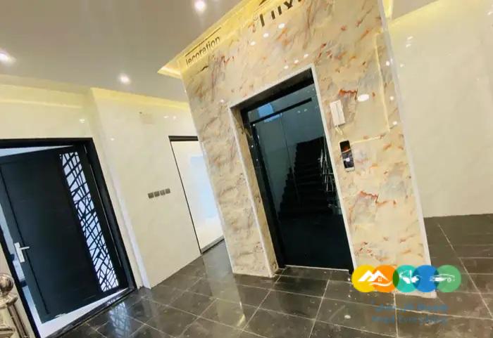 شقق ارضية وعلوية مساحة 220 _ 240