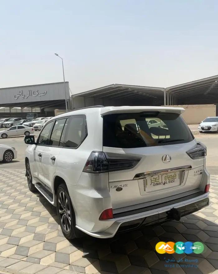 لكزس 2021 بلاك اديشن