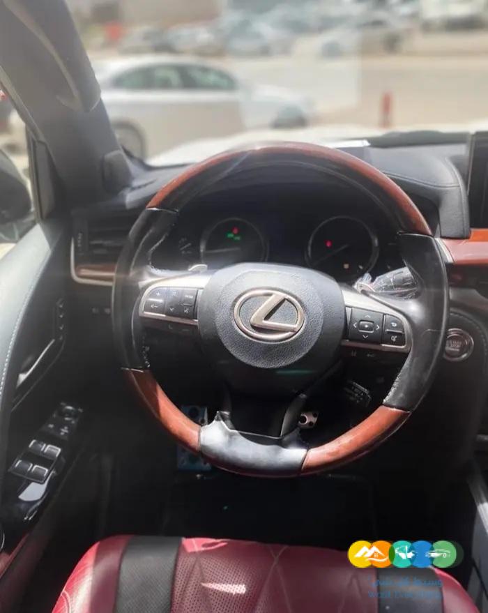 لكزس 2021 بلاك اديشن