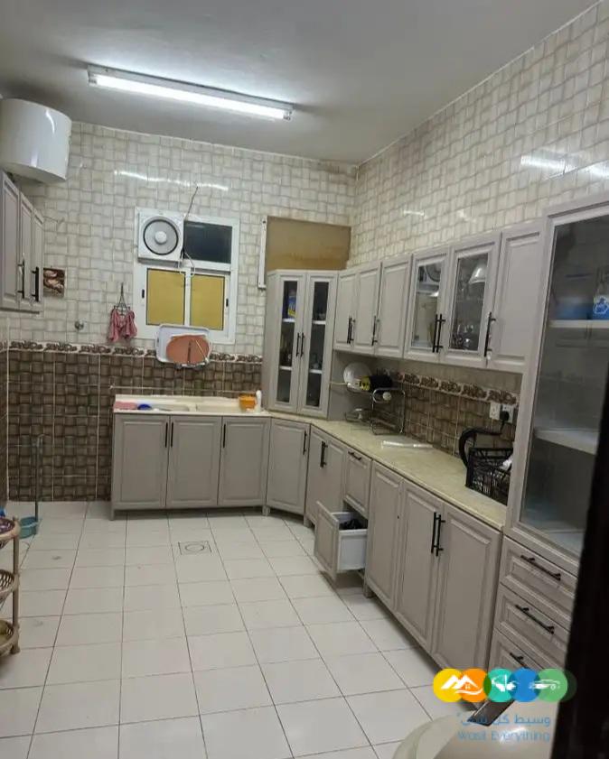 شقة نظيفه 4 غرف وملحقاتها حي طويق /تم تاجير